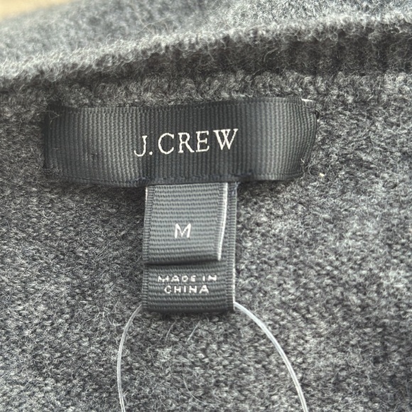 NWT J Crew V-neck front-pocket sweater in Supersoft yarn in Gray Size Medium - Picture 10 of 11
